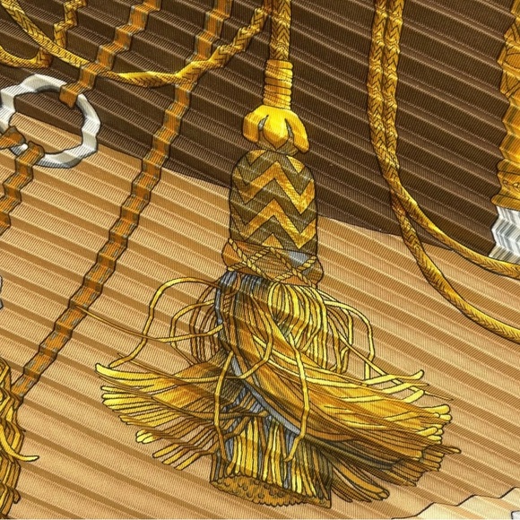 Authentic Hermes Pleated Cliquetis Kachi Sword Pattern Silk Scarf Box - Picture 16 of 17